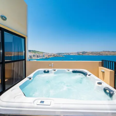 Islet Promenade Seafront Penthouse With Breathtaking Seaviews And Private Hot Tub On The Large Terrace By Getawaysmalta דירה