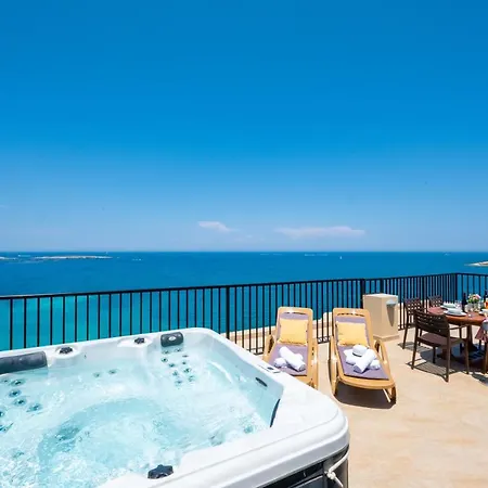 Islet Promenade Seafront Penthouse With Breathtaking Seaviews And Private Hot Tub On The Large Terrace By Getawaysmalta דירה *