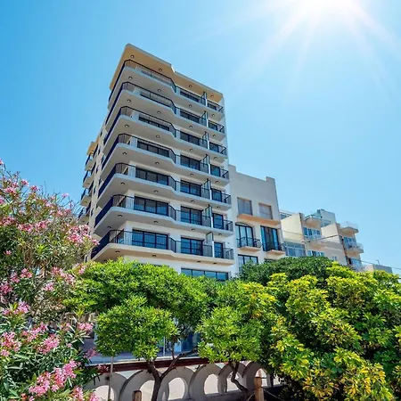 Apartman Islet Promenade Seafront Penthouse With Breathtaking Seaviews And Private Hot Tub On The Large Terrace By Getawaysmalta *