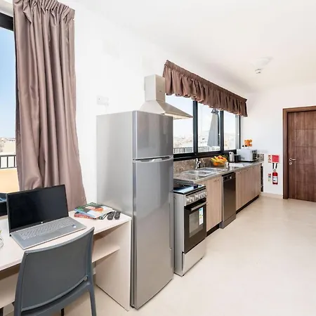 דירה Islet Promenade Seafront Penthouse With Breathtaking Seaviews And Private Hot Tub On The Large Terrace By Getawaysmalta סיינט פול ביי