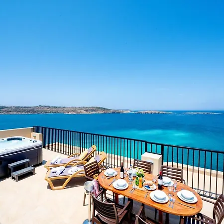 Apartman Islet Promenade Seafront Penthouse With Breathtaking Seaviews And Private Hot Tub On The Large Terrace By Getawaysmalta San Pawl il-Baħar
