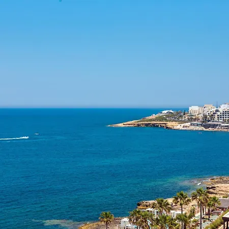 Apartman Islet Promenade Seafront Penthouse With Breathtaking Seaviews And Private Hot Tub On The Large Terrace By Getawaysmalta