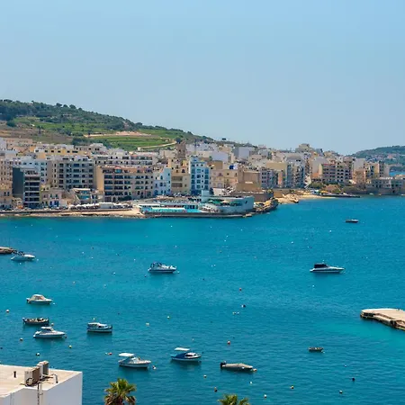 Islet Promenade Seafront Penthouse With Breathtaking Seaviews And Private Hot Tub On The Large Terrace By Getawaysmalta Apartman