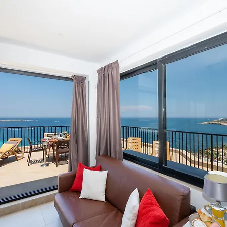 Apartman Islet Promenade Seafront Penthouse With Breathtaking Seaviews And Private Hot Tub On The Large Terrace By Getawaysmalta