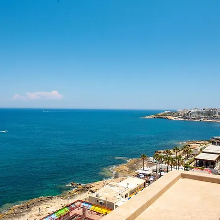 Islet Promenade Seafront Penthouse With Breathtaking Seaviews And Private Hot Tub On The Large Terrace By Getawaysmalta Apartman