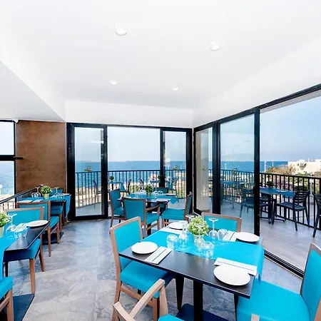 Islet Promenade Seafront Penthouse With Breathtaking Seaviews And Private Hot Tub On The Large Terrace By Getawaysmalta סיינט פול ביי