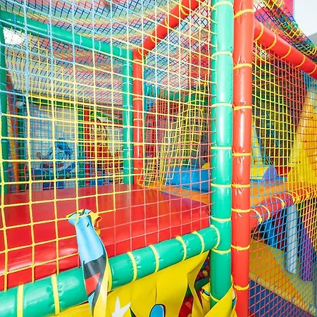 Islet Promenade Seafront Penthouse With Breathtaking Seaviews And Private Hot Tub On The Large Terrace By Getawaysmalta דירה