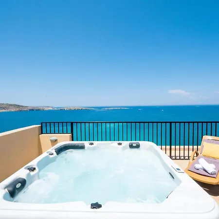 Апартаменты Islet Promenade Seafront Penthouse With Breathtaking Seaviews And Private Hot Tub On The Large Terrace By Getawaysmalta Сент-Полс-Бей