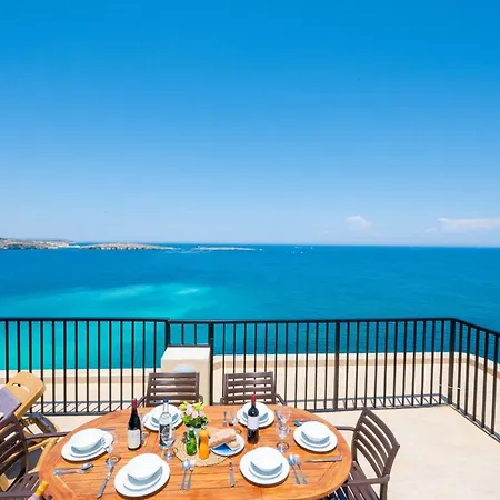 Islet Promenade Seafront Penthouse With Breathtaking Seaviews And Private Hot Tub On The Large Terrace By Getawaysmalta Апартаменты Сент-Полс-Бей