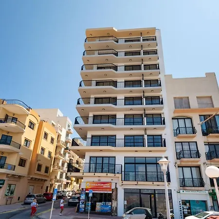 Islet Promenade Seafront Penthouse With Breathtaking Seaviews And Private Hot Tub On The Large Terrace By Getawaysmalta St. Paul's Bay