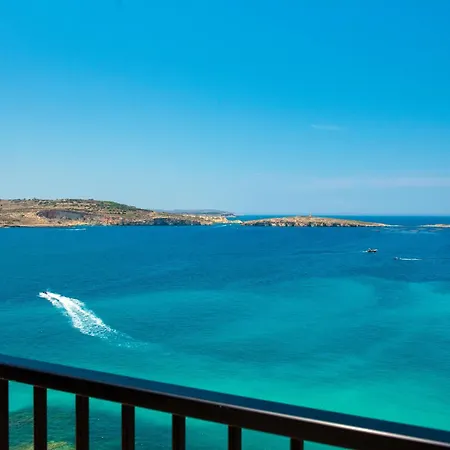 Islet Promenade Seafront Penthouse With Breathtaking Seaviews And Private Hot Tub On The Large Terrace By Getawaysmalta