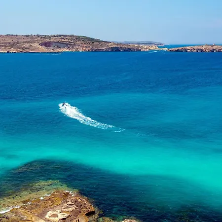 Islet Promenade Seafront Penthouse With Breathtaking Seaviews And Private Hot Tub On The Large Terrace By Getawaysmalta * Сент-Полс-Бей