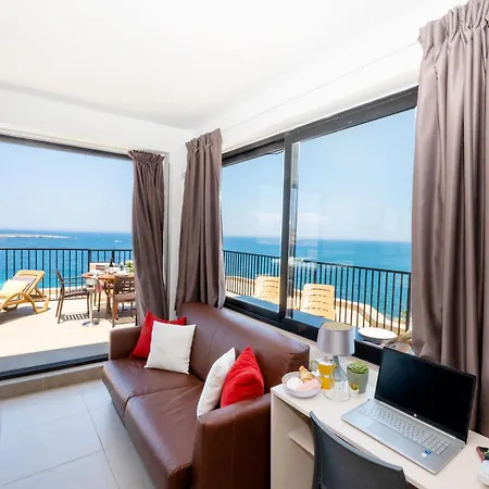 Islet Promenade Seafront Penthouse With Breathtaking Seaviews And Private Hot Tub On The Large Terrace By Getawaysmalta