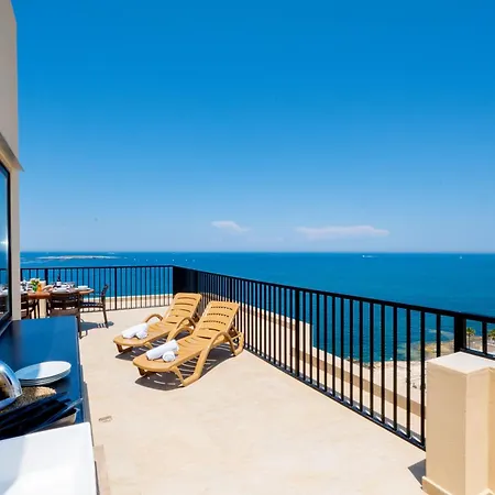 Islet Promenade Seafront Penthouse With Breathtaking Seaviews And Private Hot Tub On The Large Terrace By Getawaysmalta Appartement *
