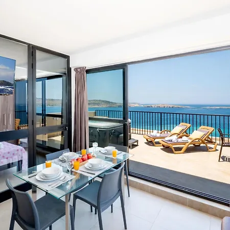 Islet Promenade Seafront Penthouse With Breathtaking Seaviews And Private Hot Tub On The Large Terrace By Getawaysmalta Appartement San Pawl il-Baħar