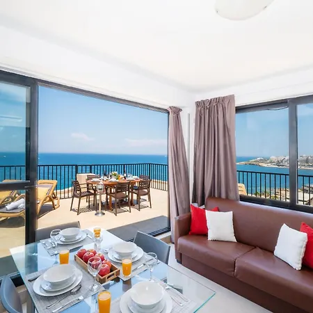 Lejlighed Islet Promenade Seafront Penthouse With Breathtaking Seaviews And Private Hot Tub On The Large Terrace By Getawaysmalta *