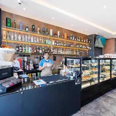 Апартаменты Islet Promenade Seafront Penthouse With Breathtaking Seaviews And Private Hot Tub On The Large Terrace By Getawaysmalta *