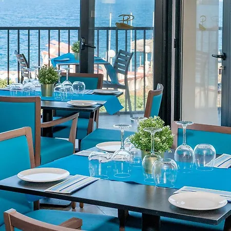 Islet Promenade Seafront Penthouse With Breathtaking Seaviews And Private Hot Tub On The Large Terrace By Getawaysmalta * セント・ポールズ・ベイ