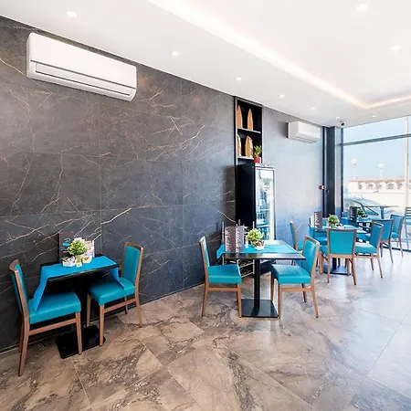 Lejlighed Islet Promenade Seafront Penthouse With Breathtaking Seaviews And Private Hot Tub On The Large Terrace By Getawaysmalta *