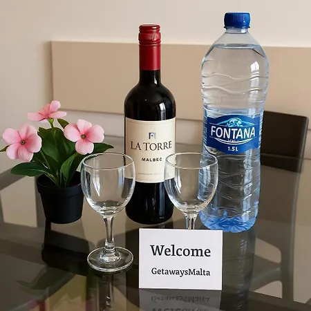 アパート Islet Promenade Seafront Penthouse With Breathtaking Seaviews And Private Hot Tub On The Large Terrace By Getawaysmalta