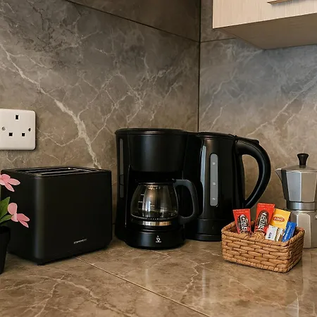 アパート Islet Promenade Seafront Penthouse With Breathtaking Seaviews And Private Hot Tub On The Large Terrace By Getawaysmalta セント・ポールズ・ベイ