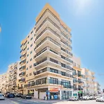 Islet Promenade Seafront Penthouse With Breathtaking Seaviews And Private Hot Tub On The Large Terrace By Getawaysmalta Appartement *