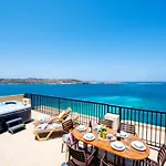 Appartement Islet Promenade Seafront Penthouse With Breathtaking Seaviews And Private Hot Tub On The Large Terrace By Getawaysmalta St. Paul's Bay