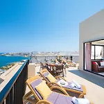 Islet Promenade Seafront Penthouse With Breathtaking Seaviews And Private Hot Tub On The Large Terrace By Getawaysmalta *