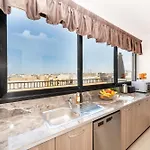 Islet Promenade Seafront Penthouse With Breathtaking Seaviews And Private Hot Tub On The Large Terrace By Getawaysmalta *