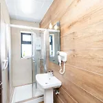 Islet Promenade Seafront Penthouse With Breathtaking Seaviews And Private Hot Tub On The Large Terrace By Getawaysmalta Appartement *