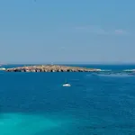 Islet Promenade Seafront Penthouse With Breathtaking Seaviews And Private Hot Tub On The Large Terrace By Getawaysmalta Appartement *