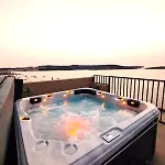 Appartement Islet Promenade Seafront Penthouse With Breathtaking Seaviews And Private Hot Tub On The Large Terrace By Getawaysmalta