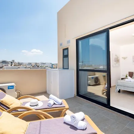 Islet Promenade Seafront Penthouse With Breathtaking Seaviews And Private Hot Tub On The Large Terrace By Getawaysmalta Appartement St. Paul's Bay